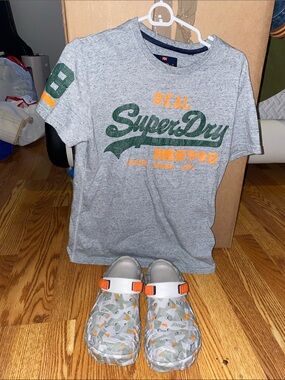 2 pieces Superdry Heather Gray Tee with Green Script and Orange Accents & Crocs